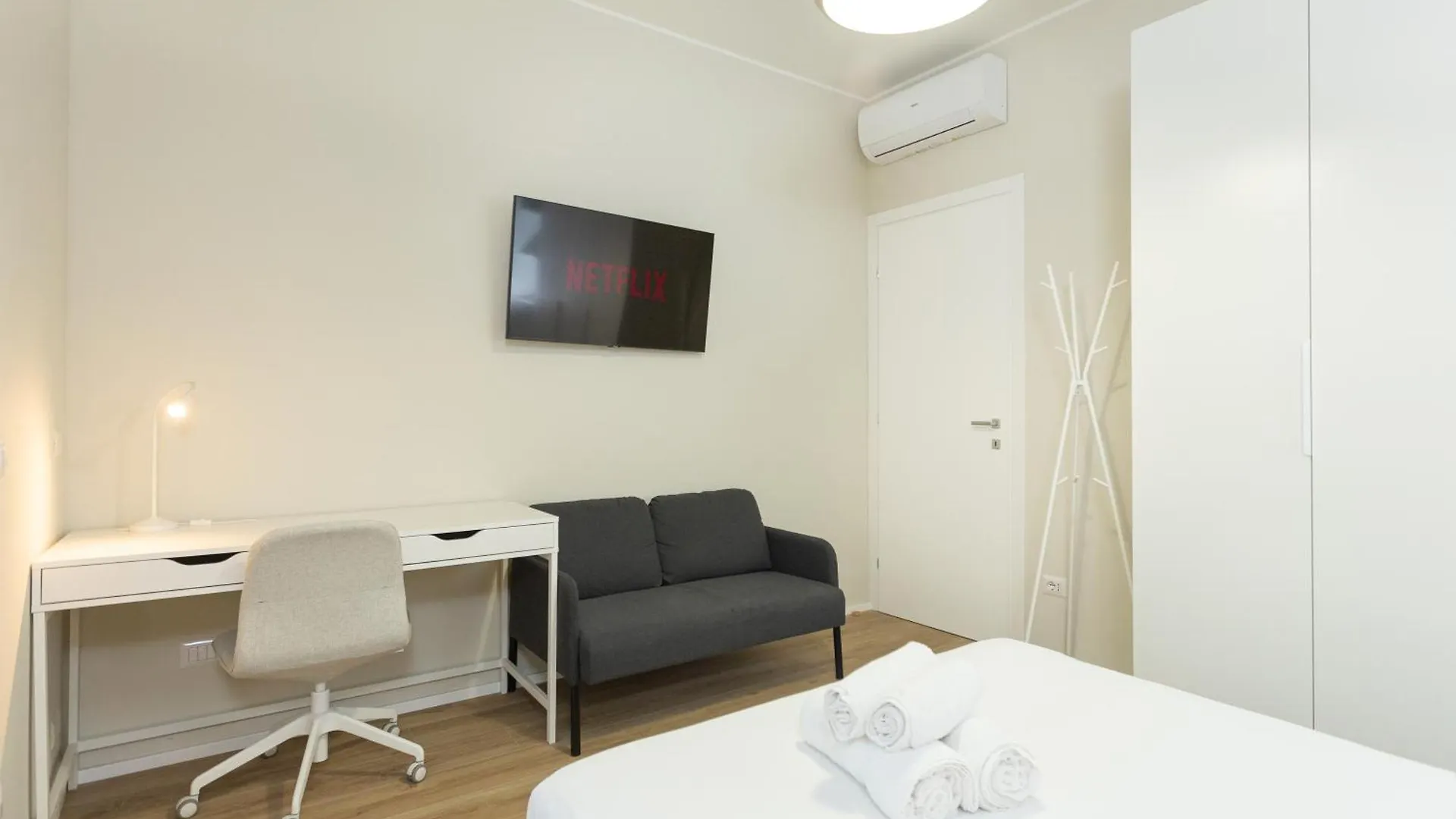 Dreams Exclusive Apartments With Terrace - Free Parking - M1 Station - Near Center 米兰 0*,
