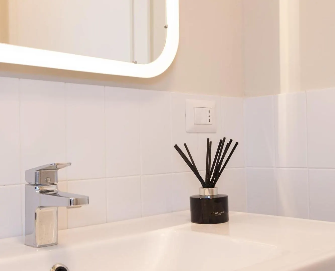 Dreams Exclusive Apartments With Terrace - Free Parking - M1 Station - Near Center 米兰 意大利